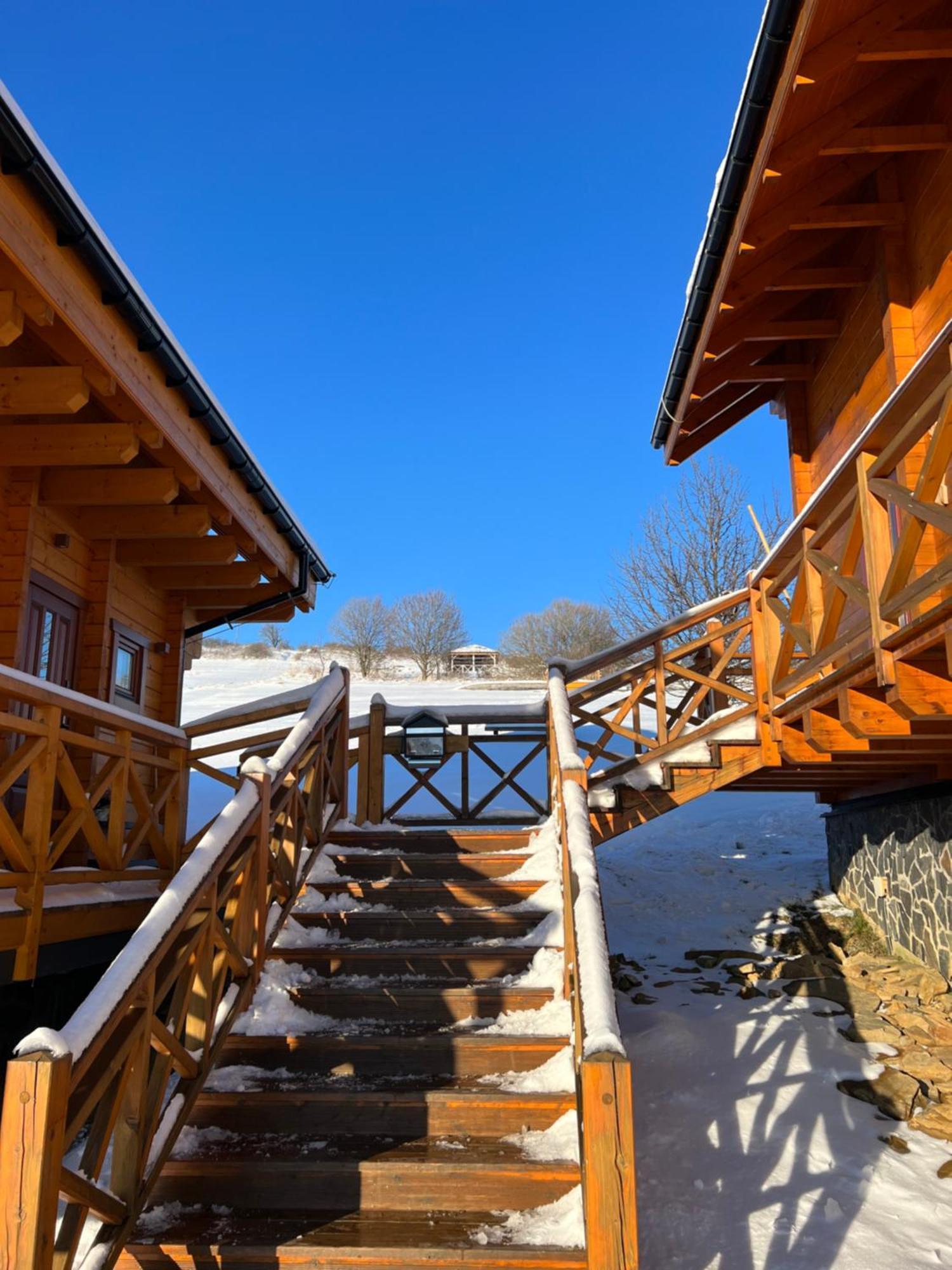 Houten Vakantiewoning "Reisnaarpolen" Royaal Ontbijt, Sauna En Hottub Чарна Гура Екстер'єр фото